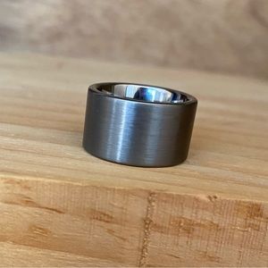 CHARMING Jeweler Tungsten Carbide Pipe Cut Wedding Band SIZE 6